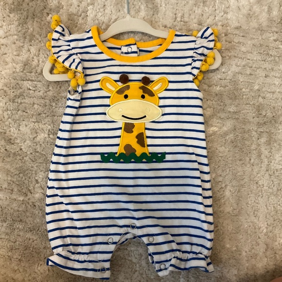 Be Mine Giraffe Onesie - Picture 1 of 3